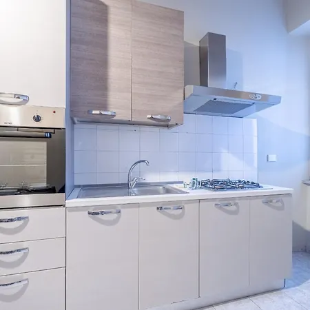 Guesthost - Inalpi Arena & Mm Nizza Subway Flat Apartment *