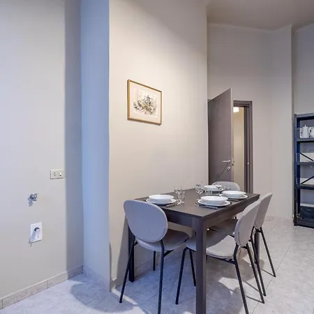 아파트 Guesthost - Inalpi Arena & Mm Nizza Subway Flat 토리노